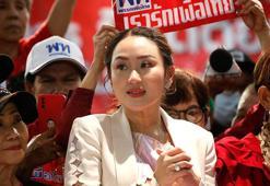 Tayland'da tarihi gün! Sürgündeki başbakan 15 yıl sonra geri döndü