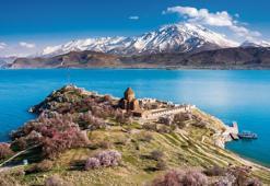 Issız adanın eşsiz kilisesi