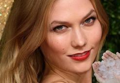 Victoria's Secret modeli yüzünü bebek gibi yapan sırrı paylaştı! 'Her sabah 20 dakika yetiyor'