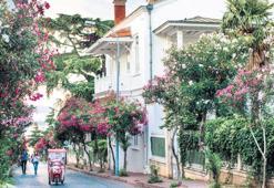 Adalılar yazarlarıyla buluşuyor