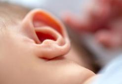 Adını duyunca cevap vermiyorsa dikkat! Bebeklerde 3. ve 6. ayda belirti veriyor