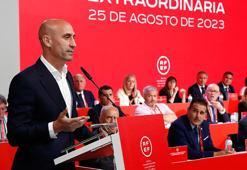 İspanya'da Rubiales istifa etmedi, ipler gerildi!