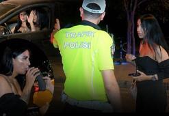 Polislere tek tek isimlerini sordu: Şimdi ararım ve buraya yığarım