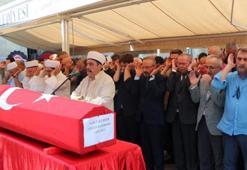 Kansere yenik düşen Gölcük Kaymakamı toprağa verildi