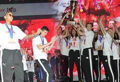 Şampiyonluk coşkusu! Filenin Sultanları doyasıya kutladı
