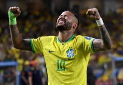 Brezilya'nın en golcüsü Neymar! Pele'nin rekorunu kırdı