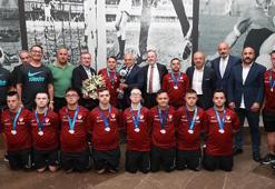 Down Sendromlu Futsal Milli Takımı, TFF Başkanı Mehmet Büyükekşi'yi ziyaret etti