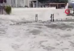 Güney Afrika'da dev dalgalar can aldı