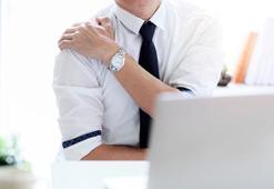 Ağrılar masa başı çalışanların peşini bırakmıyor! 10 önlemle önüne geçmek mümkün