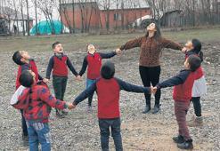 Müdür de onlar öğretmen de