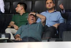 Adana Demirspor - Beşiktaş maçında 'yönetim istifa' tezahüratları! Ahmet Nur Çebi, tribünden ayrıldı