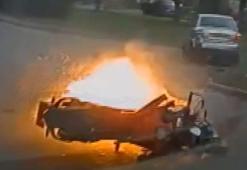Yürekleri ağza getiren kaza! Motosiklet bir anda alev topuna döndü