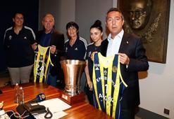 Fenerbahçe Kadın Basketbol Takımı, Başkan Ali Koç'la buluştu