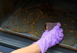 Yanmış yağ lekelerini çıkartan yöntem! Fırınınız bu pratik formülle inatçı yağlardan ve kirden arınıyor