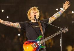 Ed Sheeran evinin bahçesine kendi mezarını kazmışı!