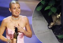 Gwyneth Paltrow, Oscar heykelciğini kapıyı tutması için kullanıyor!
