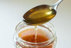 Balın sahte olduğunu düşünüyorsanız bu yöntemi  deneyin! Gerçek ve sahte bal hemen belli oluyor