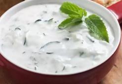 Rokayı bir de böyle deneyin! Yoğurtlu roka salatası tarifi