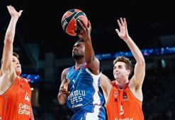 Anadolu Efes, Valencia'yı 4 sayıyla devirdi!