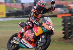 Deniz Öncü Avustralya’da zirvede