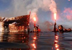 Cumhuriyetin 100. yılı için Dolmabahçe Sarayı'nın önünde daldılar