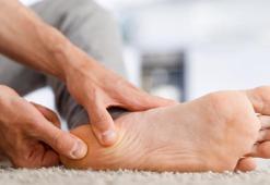 Sabahları şiddetli taban ağrısının sebebi bu hastalık! '15 dakika buz uygulayın'