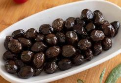 Şap gibi tuzlu zeytinleri bir kerede arındırın! Bu yöntem çok basit, asla yumuşatmıyor