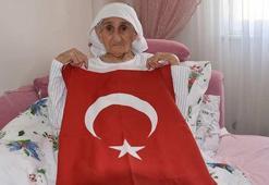 103 yaşındaki Zeynep ninenin Cumhuriyet ve bayrak sevgisi
