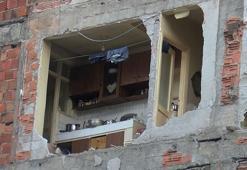 Apartman yıkıldı, yan bina duvarsız kaldı!