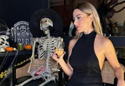 Hadise iskeletlerle dertleşti: Sadece başımdan geçenleri anlatıyordum!