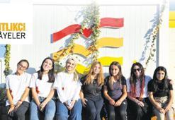 Kız çocukları için gelecek inşa ediyor