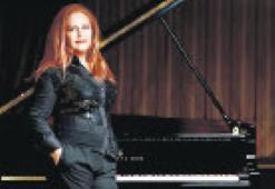 Mehveş Emeç tüm kadınlar için sahnede