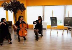 Demirören Medya Lisesi 24 Kasım'da şehit edilen öğretmenleri unutmadı