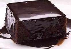 Browni tadında ıslak kek tarifi! İçi kuru kalmıyor