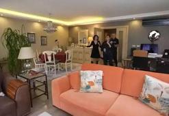 Ünlü çiftin mütevazı evi! Ataşehir'deki evlerinin kapısını Evrim Akın'a açtılar