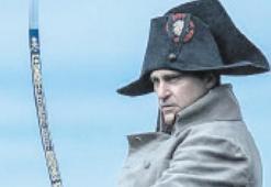 Napolyon eleştirilere rağmen zirvede