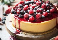 Fırın derdi yok! Çökmeyen çatlamayan cheesecake tarifi