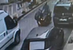 Ters yönde seyir halinde olan motosikletli, yolun karşısına geçmek isteyen vatandaşa çarptı