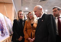MHP Lideri Bahçeli kara kalem resim sergisine katıldı