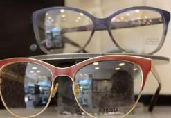 Gözlüğünüze kolonya sürmeyin! Su ve karbonatla sildiğinizde çizik kalmayacak