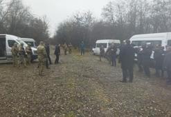 Savaştan sonra bir ilk! Görüntü Azerbaycan-Ermenistan sınırından, iki asker evine dönüyor