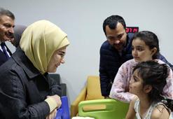 Filistinli çocukları ziyaret eden Emine Erdoğan'dan yeni paylaşım