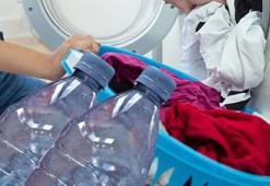 Kurutma makinesi olmayana büyük kolaylık! Çamaşır pet şişelerle hızlıca kuruyor