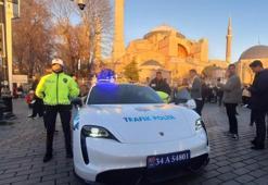 O lüks otomobiller polis aracı oldu! İstanbul'da yollarda! Gören fotoğrafını çekti