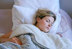 Uykunuzu almak istiyorsanız yatarken yapmayın! Karanlıkta olmak neden en iyisi?