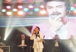 Uğur Aslan, Kız Kardeşim Köyü için sahnede