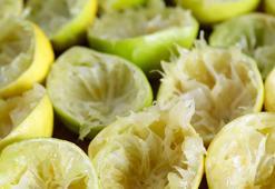 Limonun suyu tam çıkmıyorsa bu yöntem tam size göre! Bütün suyunu çıkarıyor