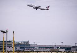 Paris'te akılalmaz olay! Uçağın iniş takımında kaçak yolcu bulundu