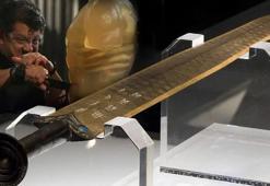 Sırılsıklam bir tabuttan çıktı! 2 bin 500 yıl paslanmayan kılıcın sırrı