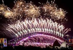 Dünya 2024'e 'merhaba' diyor! 58 bin havai fişekle nefes kesen gösteri